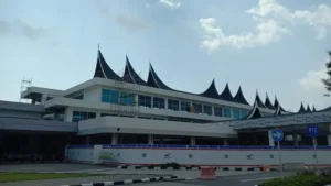Berita Bandara Lapangan terbang Minangkabau Sumbar Dibuka Kembali Selesai Terimbas Erupsi Gunung Marapi